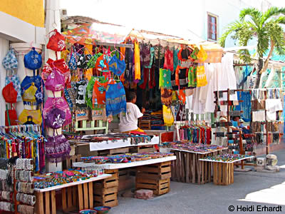 Craft vendors, Isla Mujeres, Mexico